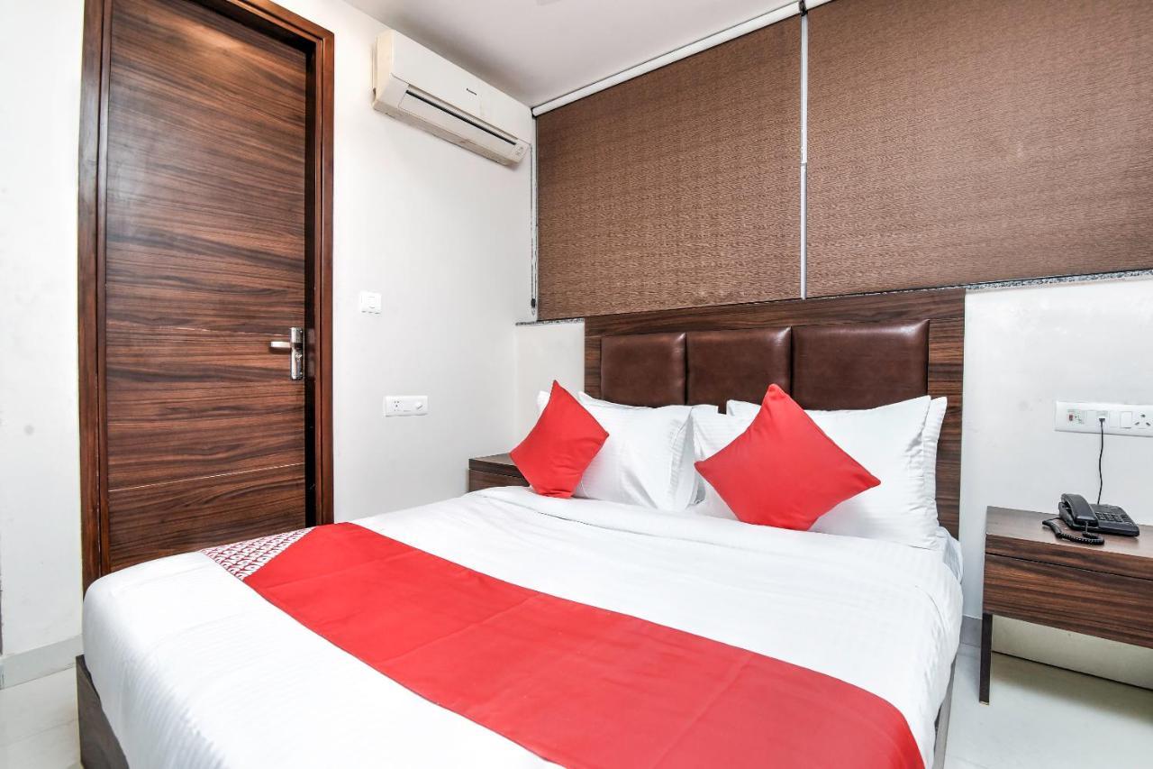 Oyo 81042 Rajput Resort Patiāla Exteriör bild